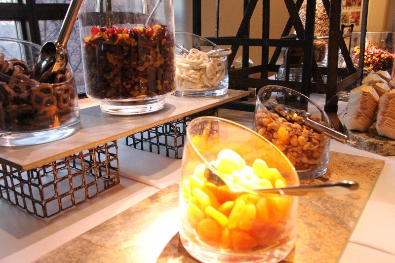 kahns-catering-food-buffet--648