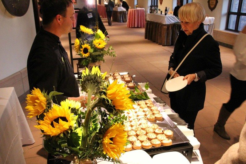 kahns-catering-food-buffet--650
